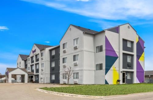Moline Hotel | Spark By Hilton Moline Quad Cities