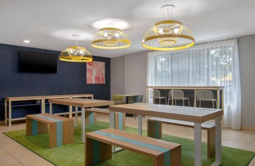 Gunter Afs Hotel | Spark by Hilton Montgomery EastChase