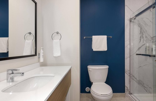 Cote-Des-Neiges—Notre-Dame-De-Grace Hotel | Spark By Hilton Montreal Midtown
