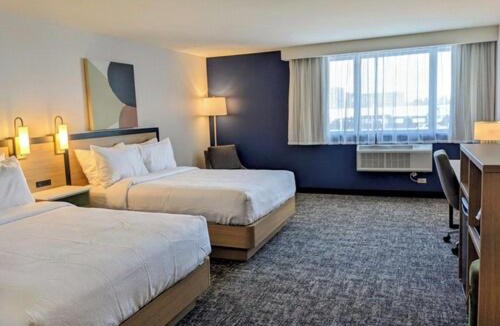 Brossard Hotel | Spark by Hilton Montreal Brossard