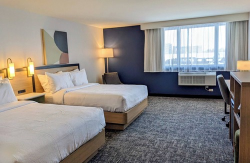 Brossard Hotel | Spark by Hilton Montreal Brossard
