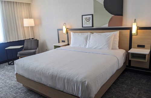Brossard Hotel | Spark by Hilton Montreal Brossard