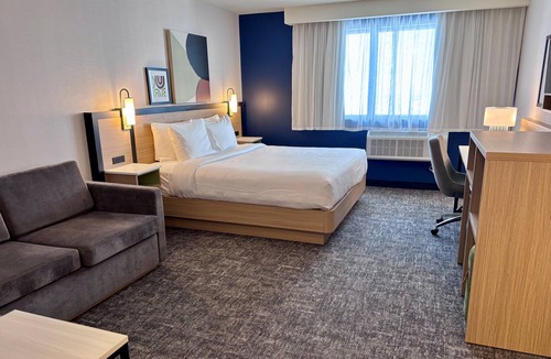 Brossard Hotel | Spark by Hilton Montreal Brossard