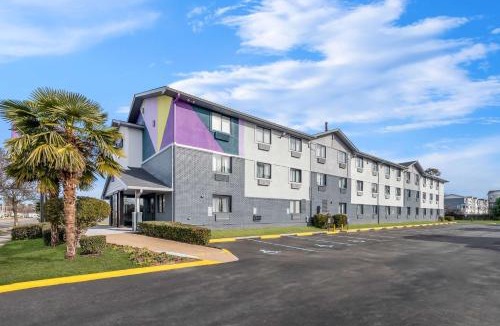 North Camellia Acres Hotel | Spark by Hilton Norfolk