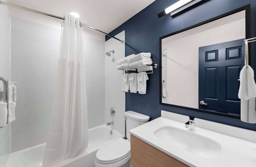 North Camellia Acres Hotel | Spark by Hilton Norfolk