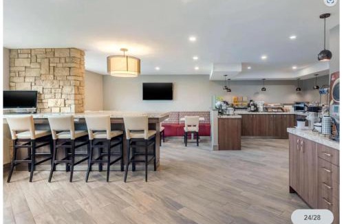 Oshawa Hotel | Spark by Hilton Oshawa