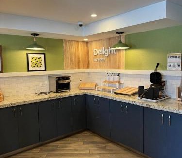 Oshawa Hotel | Spark by Hilton Oshawa