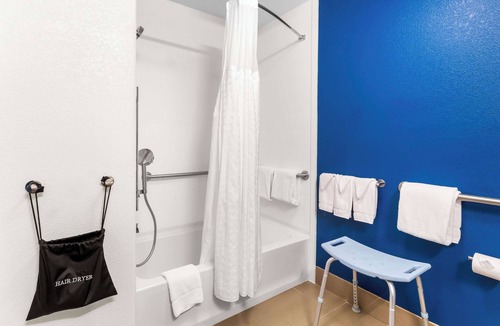 Pearland Hotel | Spark by Hilton Pearland