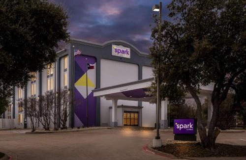 Richardson Hotel | Spark by Hilton Richardson Dallas