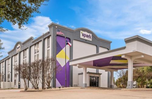 Richardson Hotel | Spark by Hilton Richardson Dallas