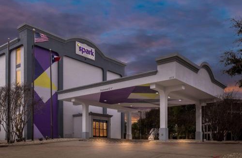 Richardson Hotel | Spark by Hilton Richardson Dallas