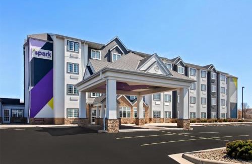 Rochester Hotel | Spark by Hilton Rochester South
