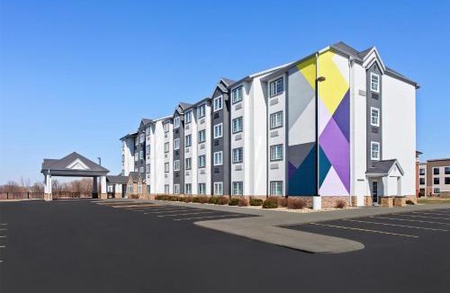 Rochester Hotel | Spark by Hilton Rochester South