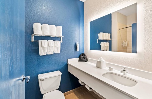 Round Rock Hotel | Spark by Hilton Round Rock