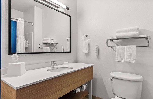 West San Antonio Hotel | Spark by Hilton San Antonio near SeaWorld