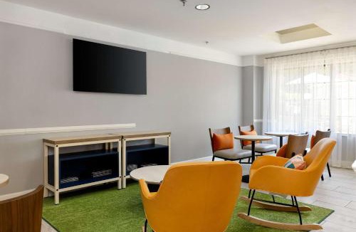 Eden Hotel | Spark by Hilton Savannah Airport