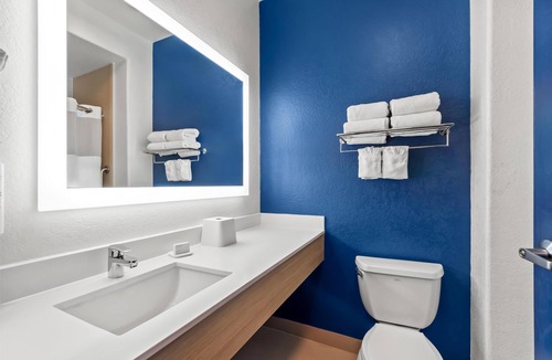 Selma Hotel | Spark by Hilton Selma