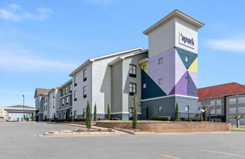 Shawnee Hotel | Spark by Hilton Shawnee
