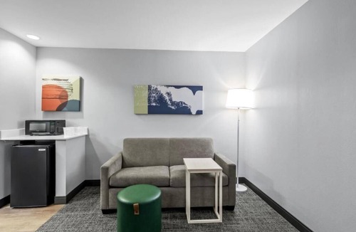 Shawnee Hotel | Spark by Hilton Shawnee