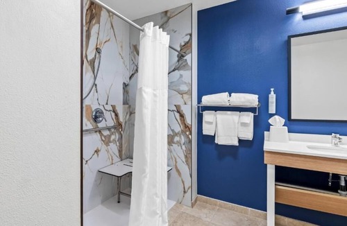 Shawnee Hotel | Spark by Hilton Shawnee
