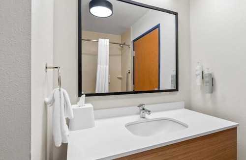 Shawnee Hotel | Spark by Hilton Shawnee