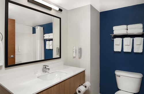 Smithfield Hotel | Spark by Hilton Smithfield I-95