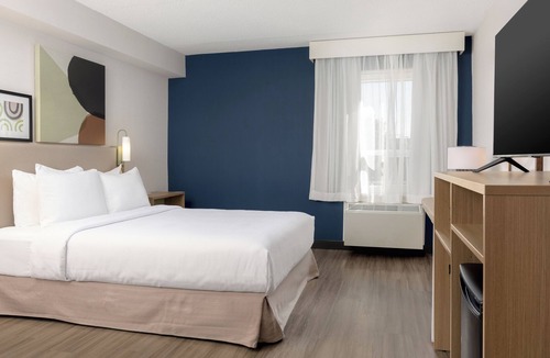 Gateway Hotel | Spark by Hilton Toronto Mississauga