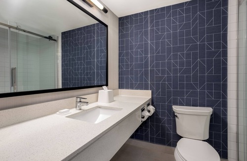 Gateway Hotel | Spark by Hilton Toronto Mississauga