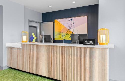 Victoria Hotel | Spark by Hilton Victoria