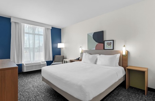 Victoria Hotel | Spark by Hilton Victoria