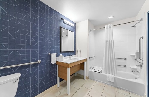 Victoria Hotel | Spark by Hilton Victoria