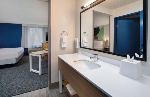 Walker Hotel | Spark By Hilton Walker Grand Rapids North