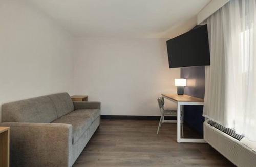 Woburn Hotel | Spark by Hilton Woburn Boston