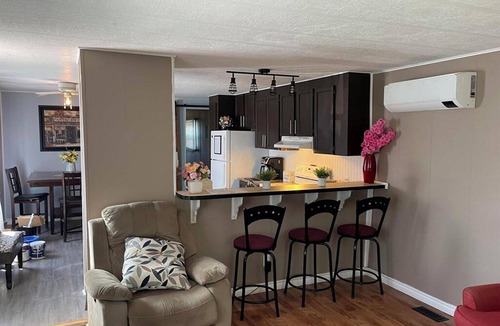 New Victoria House | Sparkling 3 bdrm home a few minutes from beach & lighthouse