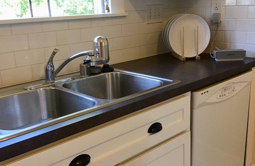 Petaluma House | Sparkling clean 1920's bungalow