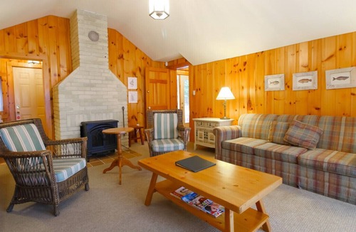 Sutton Ski Chalet | Sparkling Lakeview Chalet Jacksons Point (Eagle)