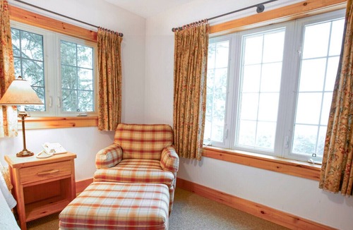 Sutton Ski Chalet | Sparkling Lakeview Chalet Jacksons Point (Eagle)