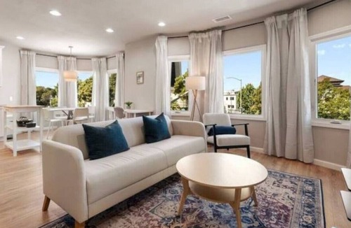 West Oakland House | Sparkling New 2BR near BART