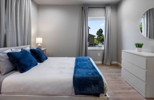 West Oakland House | Sparkling New 2BR near BART
