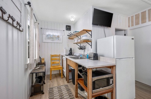 Sandwich Cottage | Sparkling Pond Views & Unforgettable Sunsets