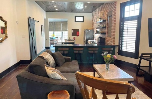 Midtown House | Sparkling pool Historic 6-BR Oasis Near Downtown