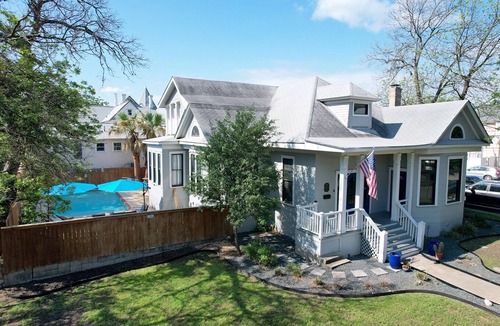 Midtown House | Sparkling pool Historic 6-BR Oasis Near Downtown