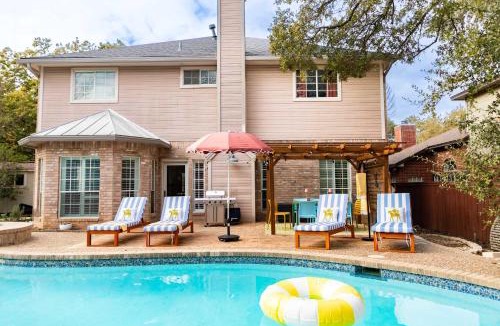 North Central Thousand Oaks House | Sparkling Pool Hot Tub Game Room Kids Area