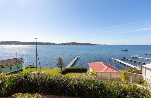 Rathmines House | Sparkling Waters Absolute Waterfront + Jetty