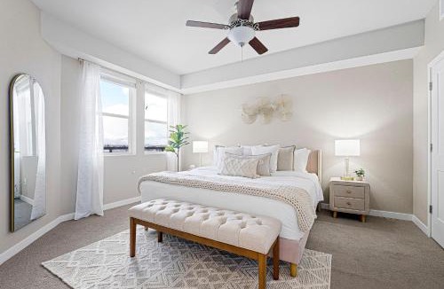 Sparks Apartment | Sparks 2BR Water Views - Spring Events & Jacuzzi
