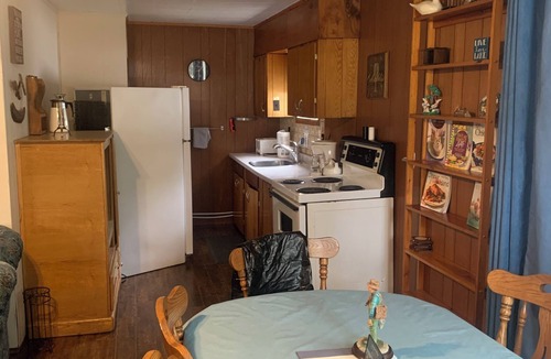Lavigne Cottage | Sparrow #10 Graceland Cottages