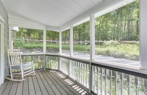 Sparrow Bush House | Sparrow Bush Retreat w/Pool & Screened Porch