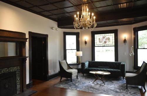 Monroe Hotel | Sparrow Grove Manor