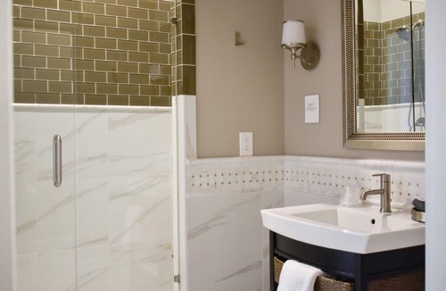 Monroe Hotel | Sparrow Grove Manor