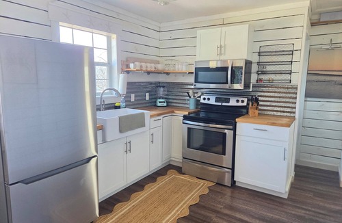 Garfield House | Sparrow House and Carolina Cottage- 2 lakeview homes, Sleeps 18